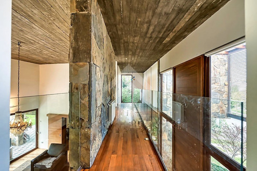 Casa En Venta De 4 Dorm. En Piedra Roja Colina