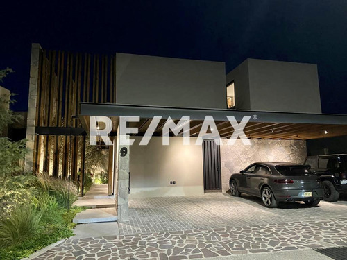 Casa En Venta En Condominio Altozano