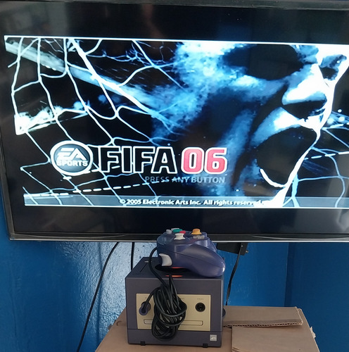 Nintendo Gamecube Color Índigo + 2 Juegos De Fifa Morado