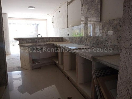 Imagen 4 de 16 de Obra Gris Cocina En Mampostería Con Tope De Granito. Baño En Planta Baja Remodelado Tanque De Agua Subterráneo, Línea Cantv. Conjunto Exclusivo De Solo 52 Th. Agua De Pozo. Vigilancia Privada 24 Hrs.