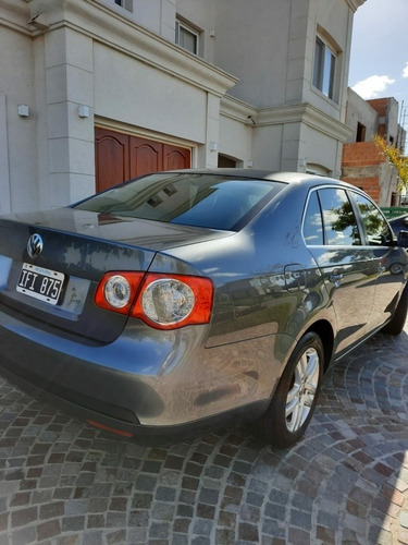 Imagen 3 de 15 de Volkswagen Vento 2.5 Advance 170cv 2009