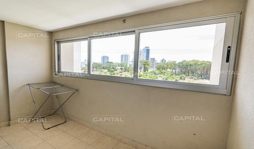 Imagen 10 de 28 de Apartamento Central Con Isla En Torre Premiun De Punta Del Este - Torre Lobos, Playa Brava - Punta Del Este Brava