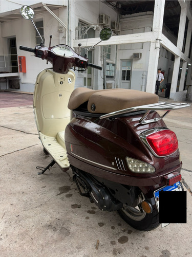 Scooter Color Bordo