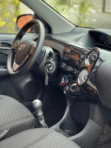 Toyota Etios 1.5 Xs 5 p