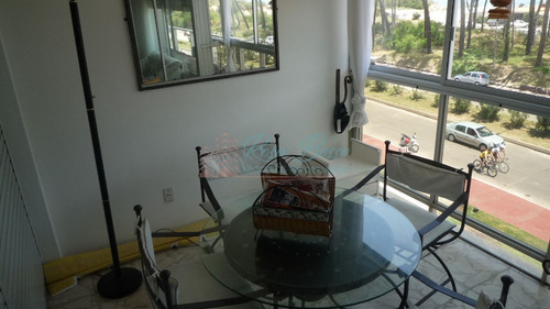 Apartamento En Mansa, 2 Dormitorios *- Ref: 859