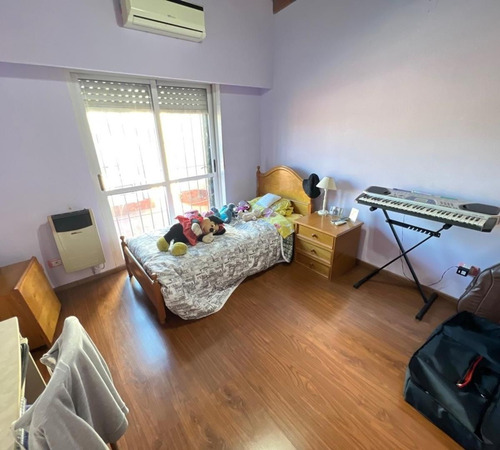 Venta De Departamento Con Galpon En Pompeya