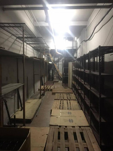 Excelente Local 205m2, Con Sótano Con Montecarga. Oficinas.- Microcentro