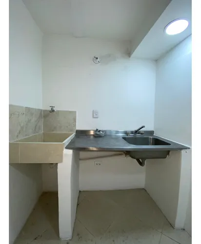 Se Arrienda Local Comercial / Apartaestudio En Miravalle, Laureles