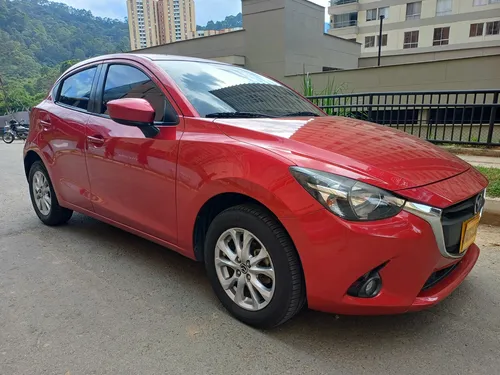 Mazda 2 Turing automatico