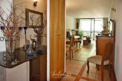 Departamento En Venta De 4 Dorm. En Las Condes / Metro Colon