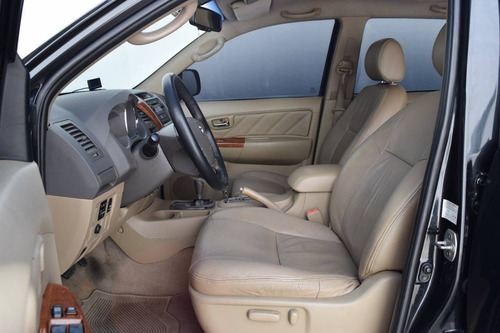 Imagem 8 de 10 de Toyota Hilux Sw4 3.0 Srv 4x4 7 Lugares 16v Turbo