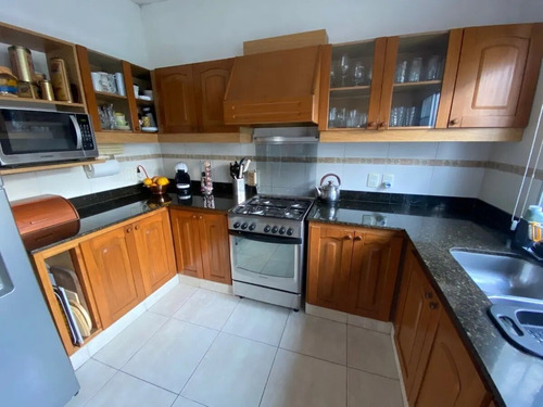 Venta Casa Buceo.4 Dormitorios.2 Baños.jardin.cochera.patio.