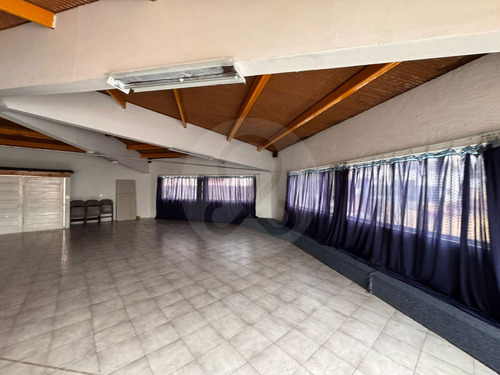 Vista Del Valle: Edificio En Venta Con Alberca, Ideal Para Escuelas.
