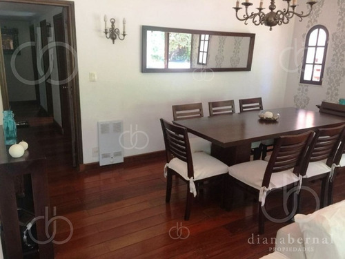 Punta Del Este, Casa De 3 Dormitorios Y Dependencias En Mansa Con Piscina Climatizada.- Ref: 43189