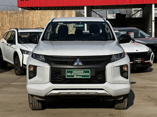 Mitsubishi L200 L200 D/c 2.4 Work Cr 4x2 Wf Doble Airbag Cc