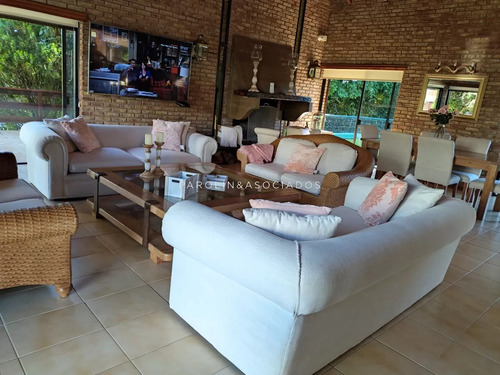 Hermosa Casa En Venta De 5 Dormitorios En Mansa, Punta Del Este.