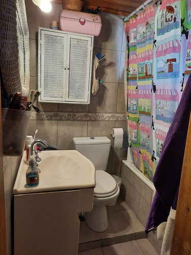 3 Casas En Una Frente A Plaza Y A Pasos De La Laguna. Apta Vivienda Y Dependencias Para Alquilar