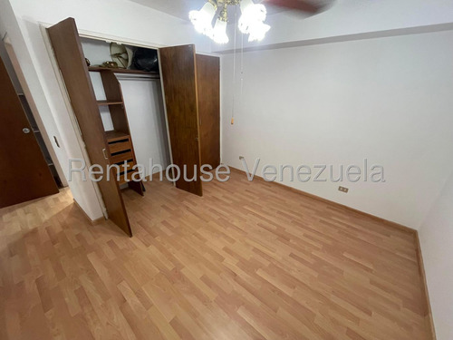 Alquilo Amplio Apartamento En Manzanares #25-11713
