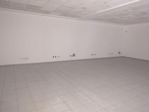 Imagen 5 de 11 de Local Comercial En Renta, Avenida Santa Ana, Coyoacan, Local Ubicado En Pequeña Isla De Locales, 130