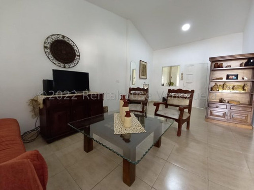 Edgar Centeno, Profesional Inmobiliario Vende Townhouse En Urbanizacion Monte Carmelo San Diego #22-15843