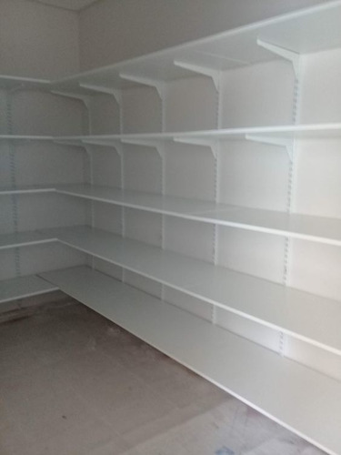 Imagen 4 de 10 de Gondolas Y Muebles Para Tiendas