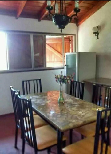 Casa Quinta En Venta - 3 Dormitorios 3 Baños - Cocheras - 1.300mts2 - Lobos