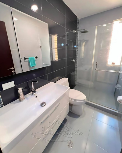 En Venta Hermosa Casa Con Piscina 410 M² Urb. San Jacinto Maracay Aragua