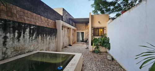 Casa En Venta Totalmente Amueblada En Avenida Itzaes, Merida.