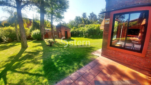Imagen 20 de 28 de Hermosa Casa En Zona Residencial Cerca De Colegios. 3 Dormitorios. 2 Baños.
