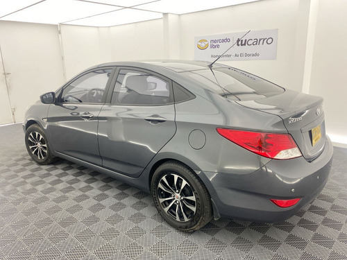 Imagen 5 de 25 de Hyundai Accent I25 Gl 1.4