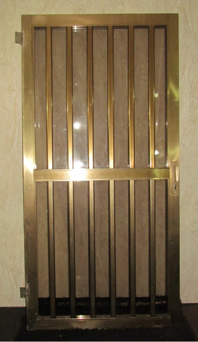 Puerta  De Aluminio Con Vidrio 5mm Protector 