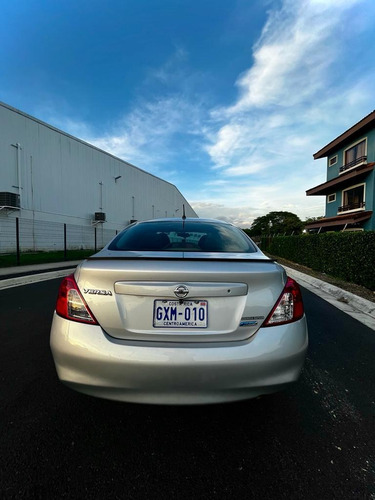 Imagen 4 de 8 de Nissan Versa 2012 Japon