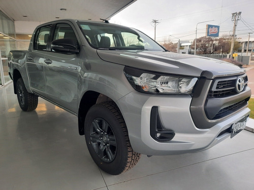 Imagen 3 de 8 de Toyota Hilux 2022 2.8 Cd Srv 177cv 4x4 At