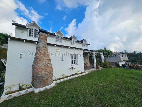 Bella Casa Tipo Chalet Holandés En Venta San Antonio De Los Altos 24-9993 Edf