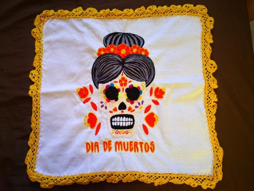 Servilleta Bordada A Mano Con Alusión Al Día De Muertos