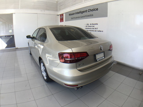 Imagen 10 de 15 de Volkswagen Jetta 4 Puertas