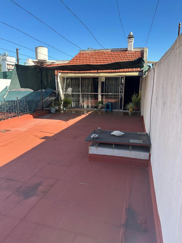 Casa Con Garage Sobre Avenida En Venta!!!