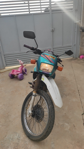 Imagem 1 de 6 de Honda Nx200