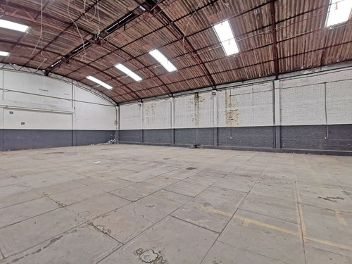 Bodega Y Oficinas De 3,755m2 / Colonia El Manto