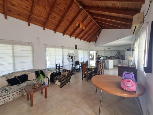 Casa De 2 Dormitorios Al Lago En Solares Del Carcaraña - Pueblo Carcaraes