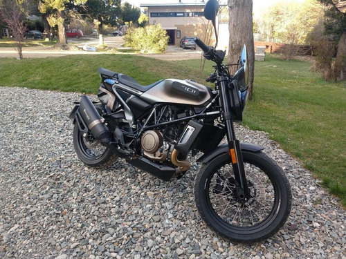 Husqvarna Svartpilen 701