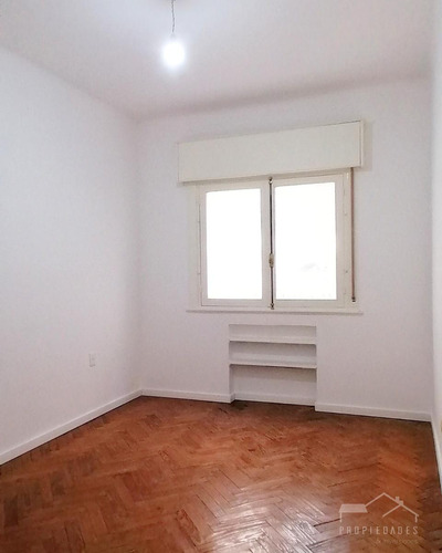 Venta Apartamento De Dos  (2) Dormitorios Alquilado - Ciudad Vieja. Renta Anual 7%