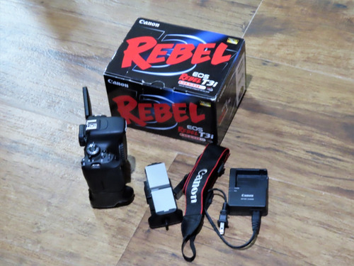 Canon Rebel T31 Corpo + Vertical Grip Duplo