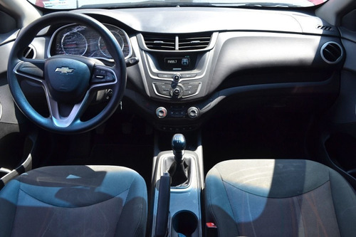 Imagen 10 de 14 de Chevrolet Aveo Ltz 2018 Rojo Cereza