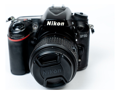 Nikon D7100 Con Lente 18-55 Y Lente 85mm.1.8 Para Nikon