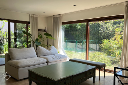 Venta - Casa Remodelada En Vitacura