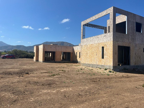 Se Vende Parcela De 5.000 Mt2  Con Casa En Obra, Valle Alegr