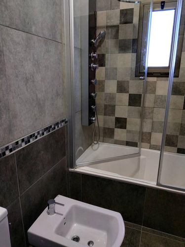 Casa De 4 Dormitorios Y 3 Baños C/ Piscina Maritimo I