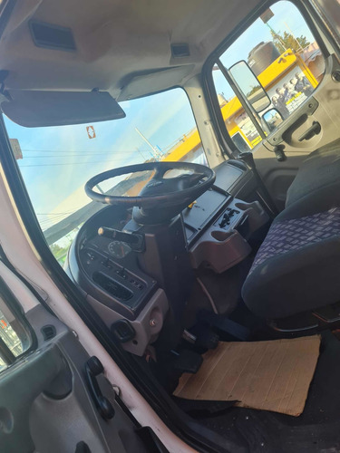 Imagen 6 de 7 de Freightliner M2