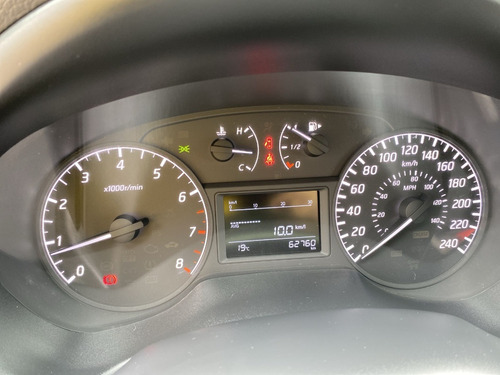 Imagen 11 de 20 de Nissan Sentra B17 Sense 1.8
